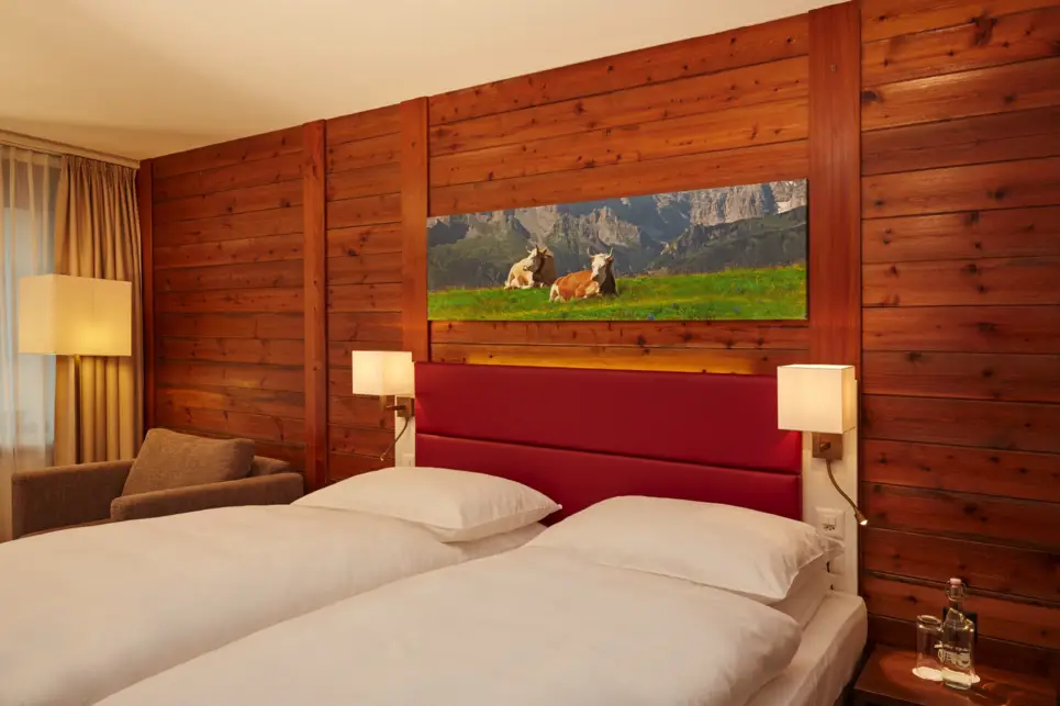 Gemütliches Superior Doppelzimmer im H+ Hotel & Spa Engelberg - Offizielle Webseite