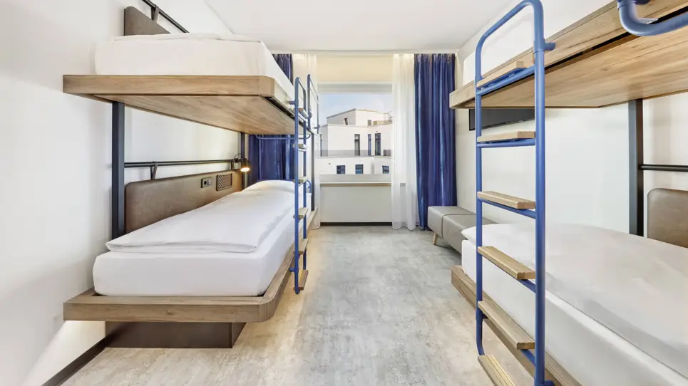 Four-bed room - H2 Hotel Düsseldorf City