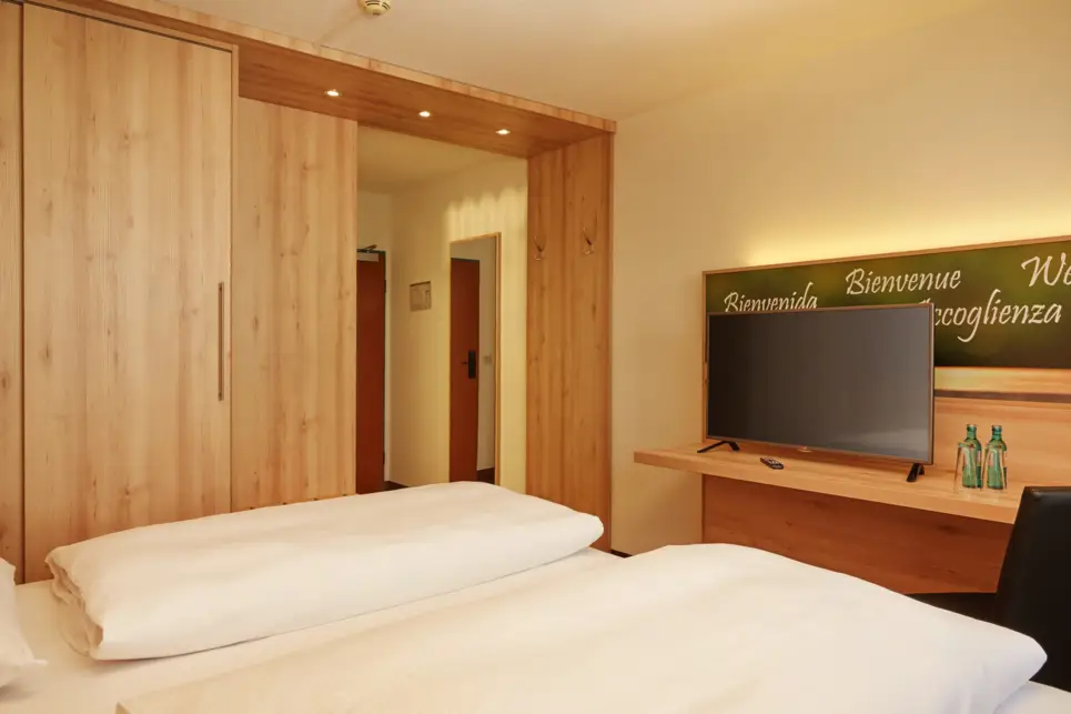 Modernes Superior King Zimmer im H+ Hotel Stuttgart Herrenberg - Offizielle Webseite