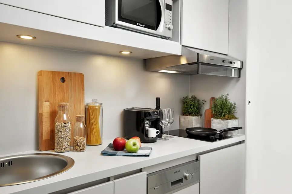 Küche im Superior Studio - H.ome Serviced Apartments München - Offizielle Webseite