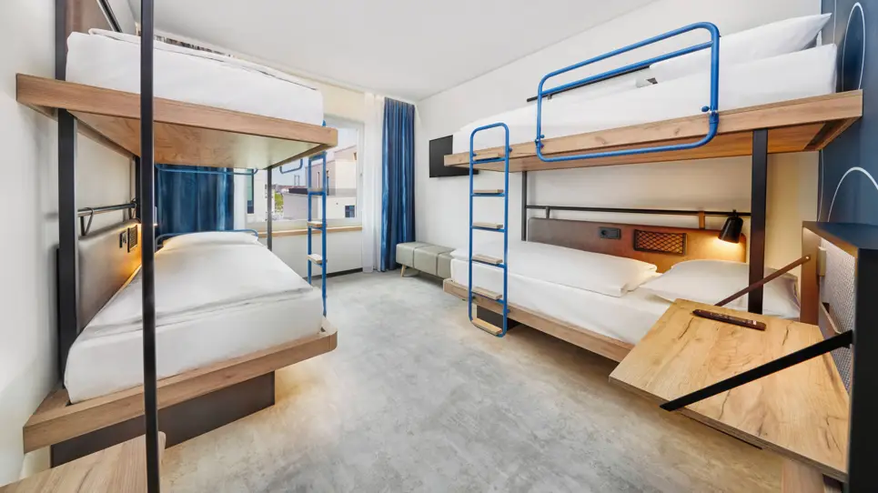 Four-bed room - H2 Hotel Düsseldorf City