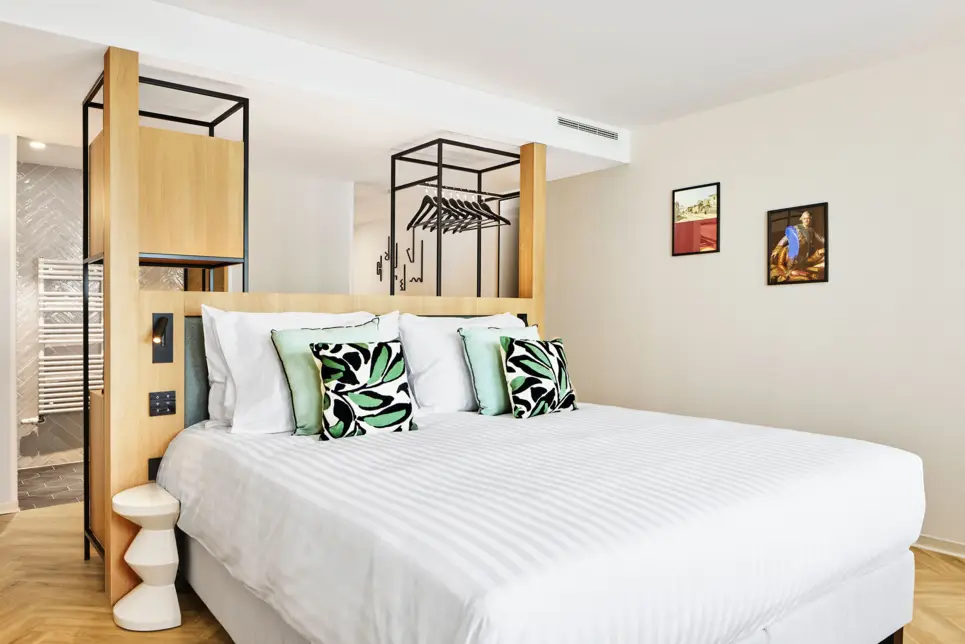 Premium King Zimmer im H4 Wyndham, Paris Pleyel - H-Hotels.com - Offizielle Webseite