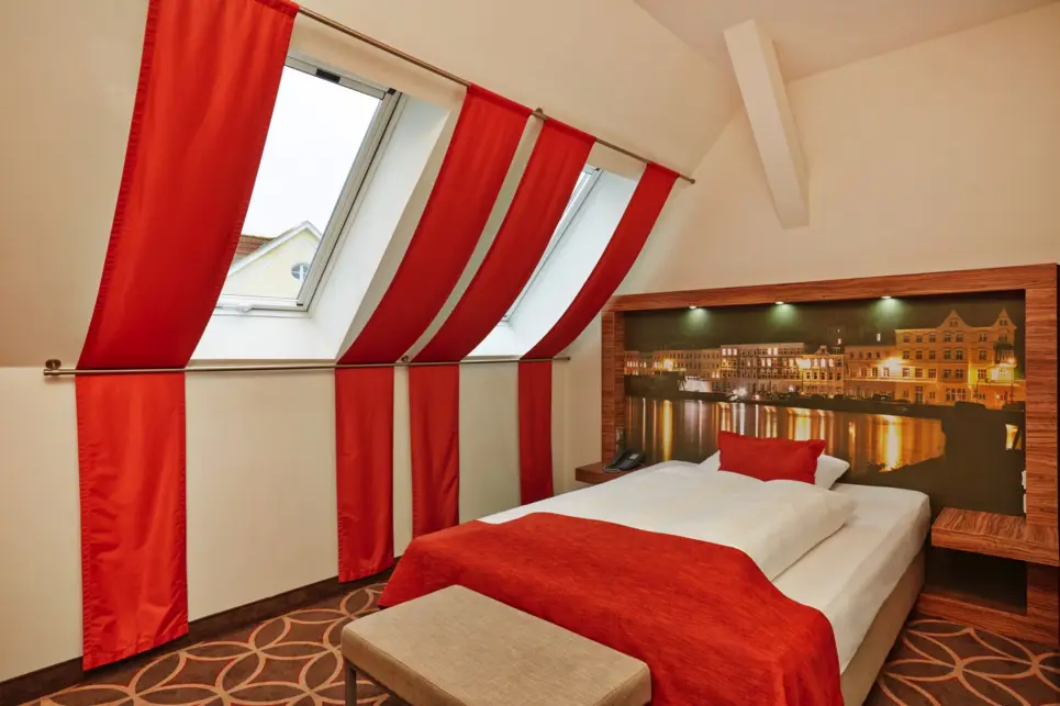 Deluxe Queen Zimmer im H+ Hotel Lübeck - Offizielle Webseite